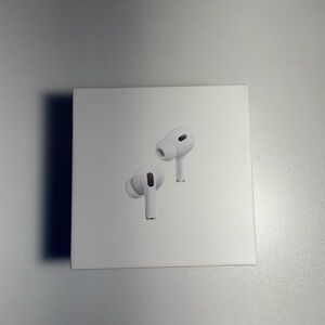 Apple AirPods Pro in Classic White